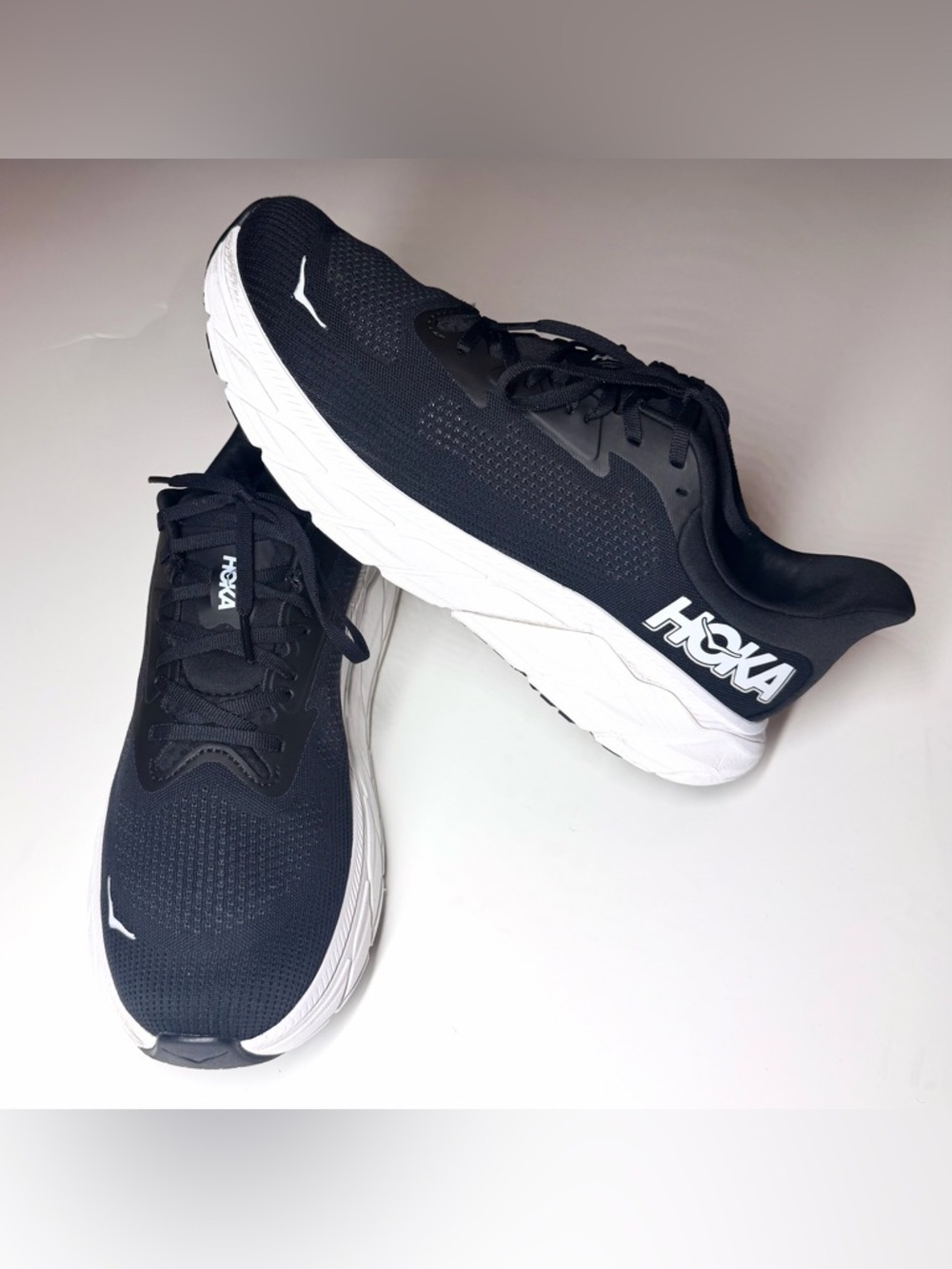 HOKA One One Arahi 7 Men’s Athletic Running Shoes Black / White Size- 11.5 Wide